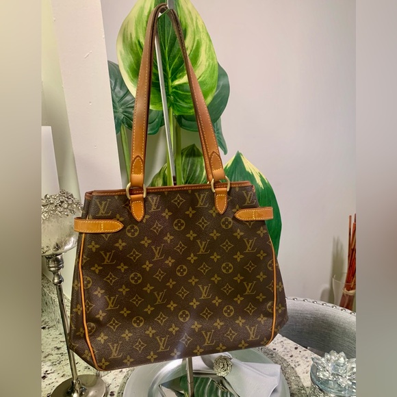 LOUIS VUITTON Batignolles Vertical Monogram
Canvas Tote Bag - Picture 2 of 14